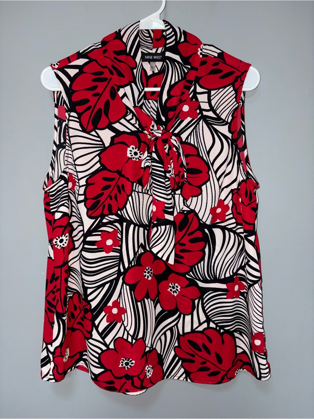 Nine West Red Black White Bold Leaf Tie-Neck Sleeveless Lightweight Top Size L